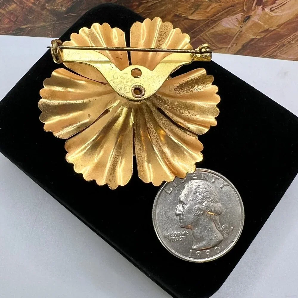 Vintage Pink Painted Metal Carnation Brooch - Picture 11 of 11